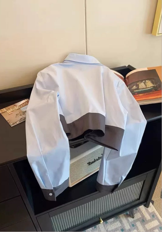 ブルーグレーのスーツシャツ