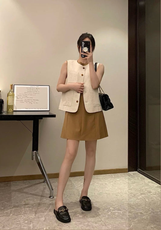 ベーシックなデザインのベスト