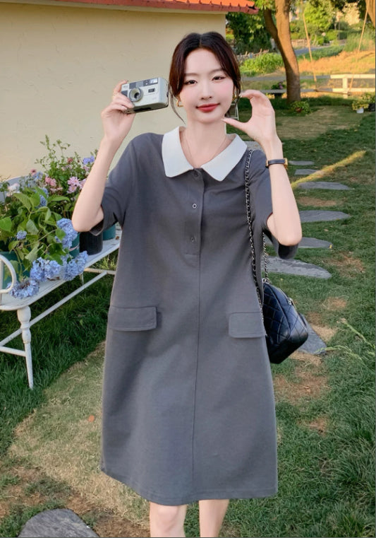 ルーズシルエットのスーツスカート