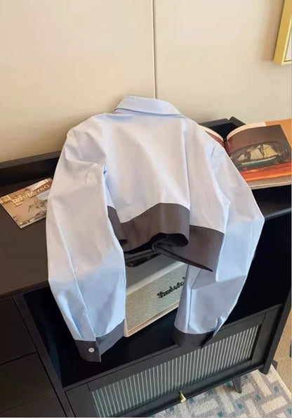 ブルーグレーのスーツシャツ