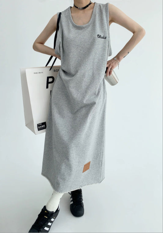 ゆったりシルエットのベストワンピース