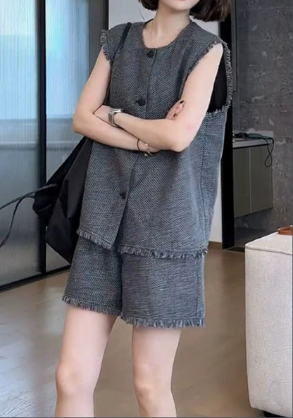 고급스러운 그레이 베스트 세트업