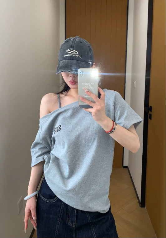 オフショルTシャツ