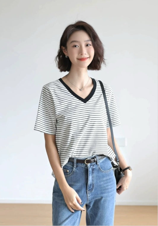 VネックストライプTシャツ