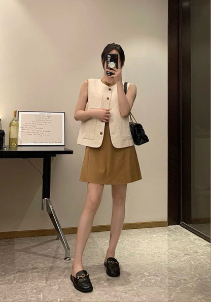 ベーシックなデザインのベスト