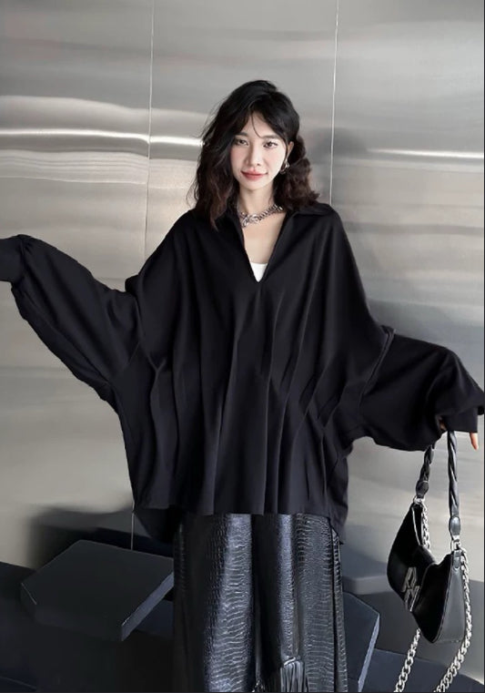 黒のバットスリーブトップス